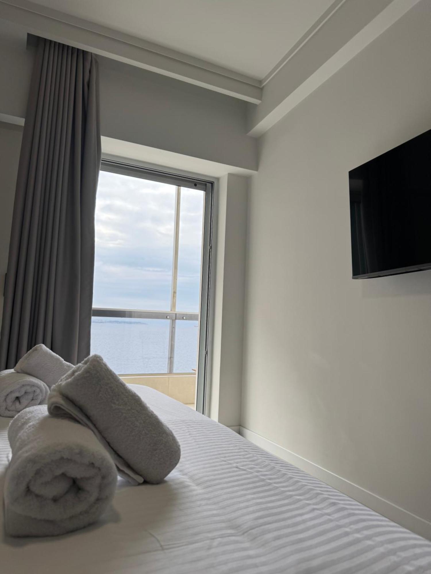 Luxury Sea View Retreat Apartmán
